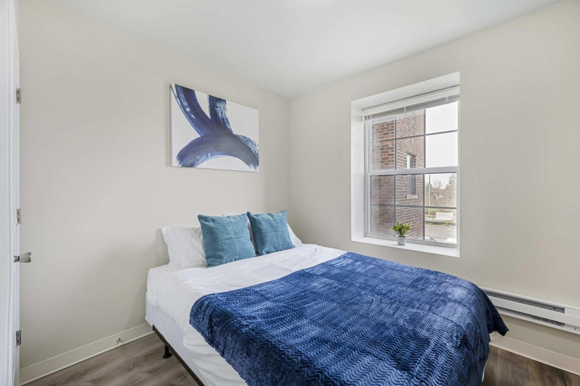 2br Brand New Near Henry Ford